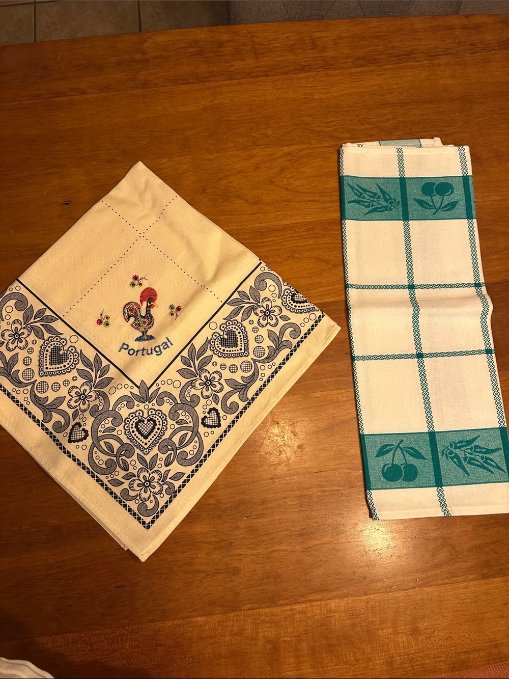 Portugal Embroidered Rooster 28x28”Kitchen and Green 26x19” Checked Tea Towel Se